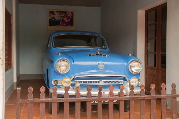 El coche del monje budista ahora en la Pagoda de la Dama Celestial —  Fotos de Stock