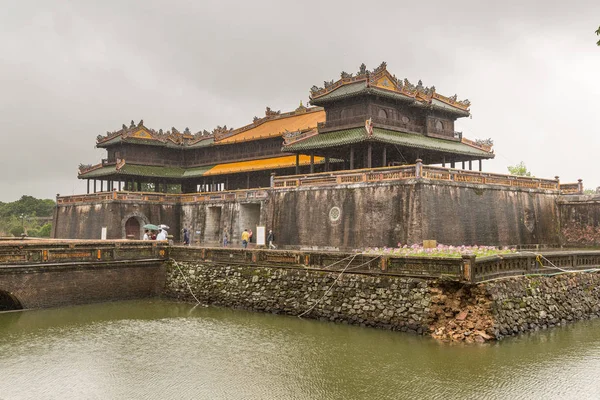 Imperial City in Hue - Royal Palace set within the walled comple — Stock Photo, Image