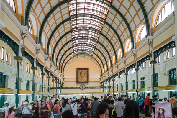 Belső Ho Si Minh-város központi postahivatal egykori Saigon — Stock Fotó