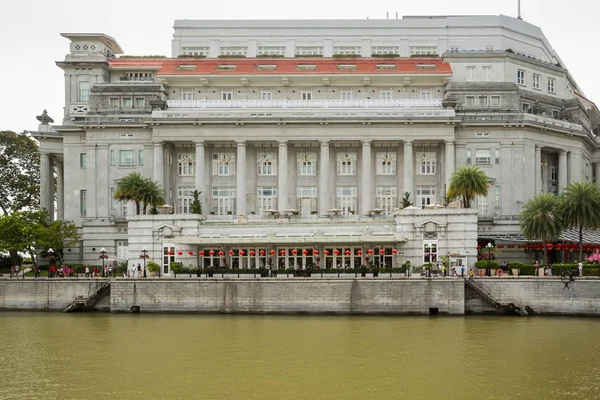 A városra és a városképet gazdagító épületnek szánták a Szingapúr-folyó mentén — Stock Fotó