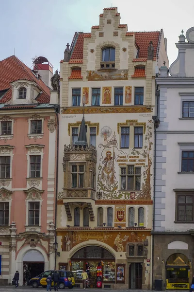 シュトルヒ Syn 家の旧市街広場プラハ チェコ共和国ヨーロッパ — ストック写真