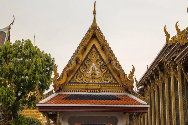 Phra Ubosoth ou la chapelle du Bouddha d'Émeraude — Photo