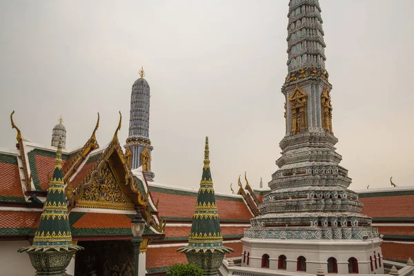 Détail entrée extérieure au temple à Bangkok — Photo