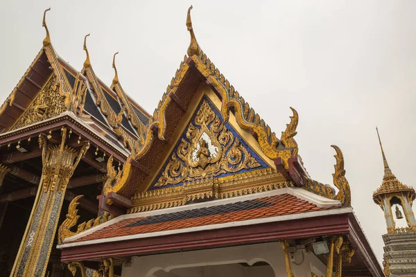 Détail entrée extérieure au temple à Bangkok — Photo