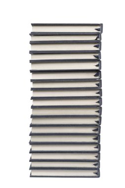 Beyaz arka plan üzerinde izole ciltli kitap yığını
