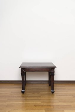 El yapımı ahşap sehpa kopya alanı ile