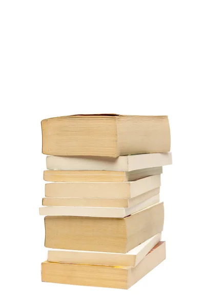 Eski kağıt kapaklı kitap ile boşaltmak izole yığını