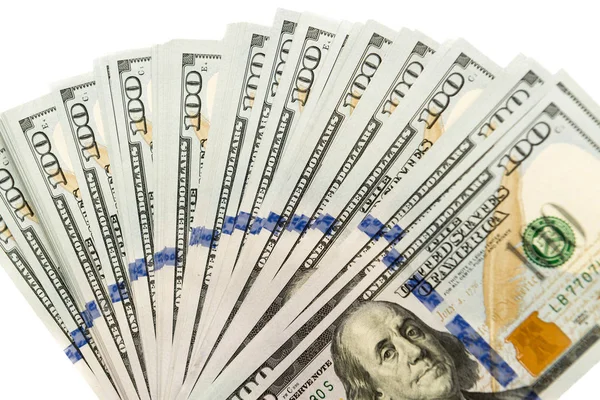 Wiele kilkuset dolarów banknotów rozprzestrzenił się na białej powierzchni — Zdjęcie stockowe