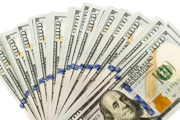 Beyaz yüzeyine yayılmış birçok yüz dolarlık banknot
