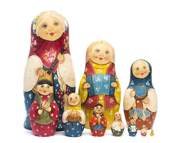 Rus matrioshkas mat boyalı ve izole