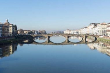 Ponte alla Carraia köprü Floransa'da Arno Nehri üzerinde