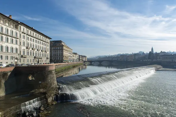 Arno Nehri weir Floransa, İtalya