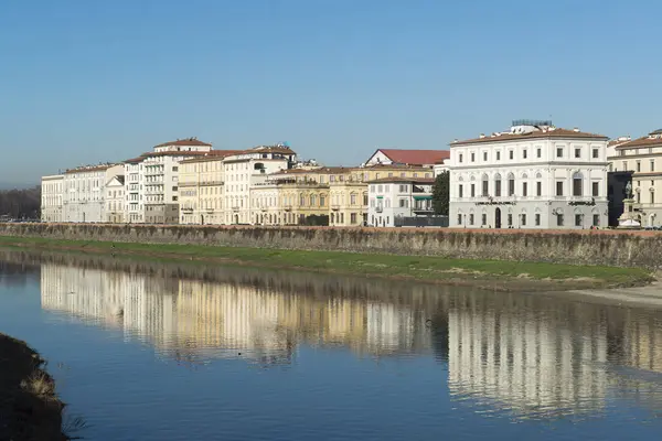 Arno Nehri ve Floransa binalarda görünümü