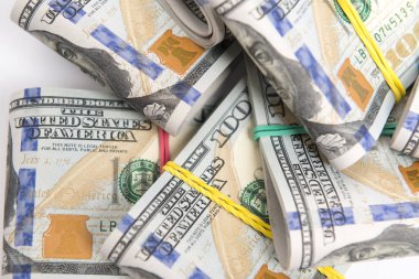 Yüz dolar faturaları paketleri