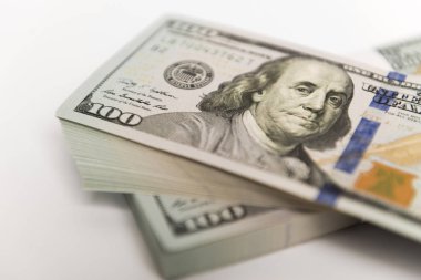 Yüz dolarlık banknot para yığını