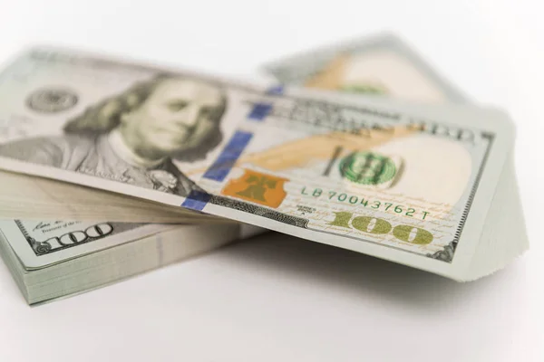 Стек грошей у сто доларових банкнотах — стокове фото