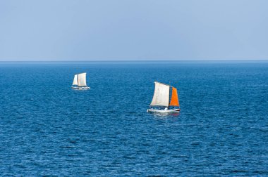 Varna Bulgaristan'ın Karadeniz üzerinde yelken yelkenli