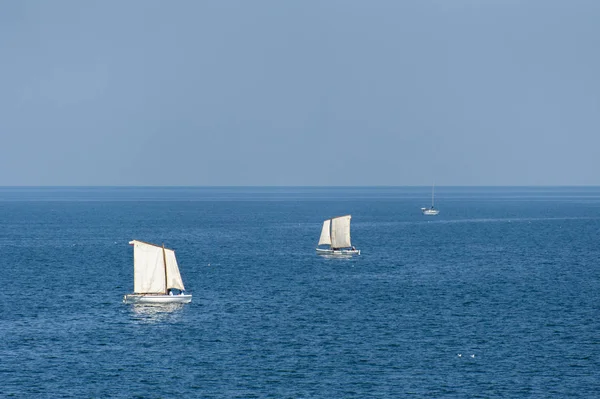 Sailboats sailing on the Black Sea in Varna Bulgaria — Stock Photo, Image