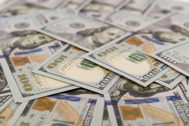 Yüz dolar faturaları nakit yığını