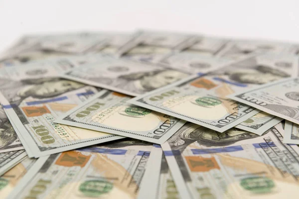 Un mucchio di contanti in banconote da cento dollari — Foto Stock