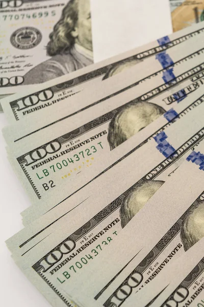 Yüz dolarlık banknot para yığını