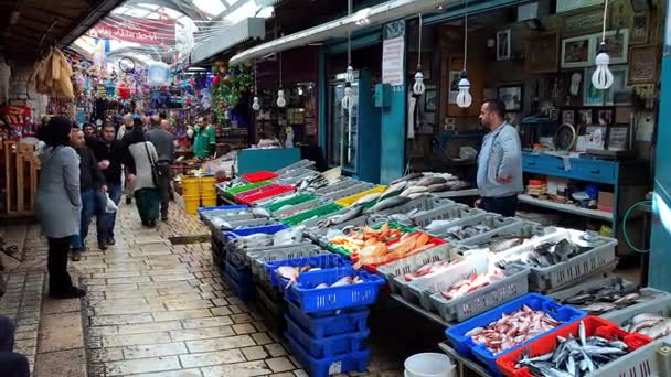 Pouliční tržiště na volném trhu ve starobylé přístavní město Akko, nebo Acre, v severním Izraeli. — Stock video