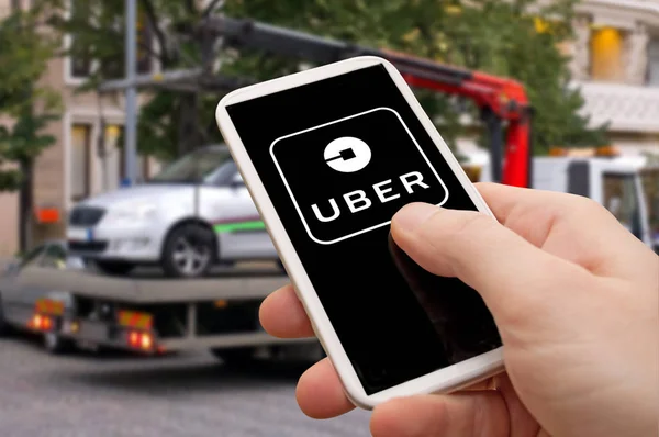 Uber - Uso de la aplicación móvil — Foto de Stock