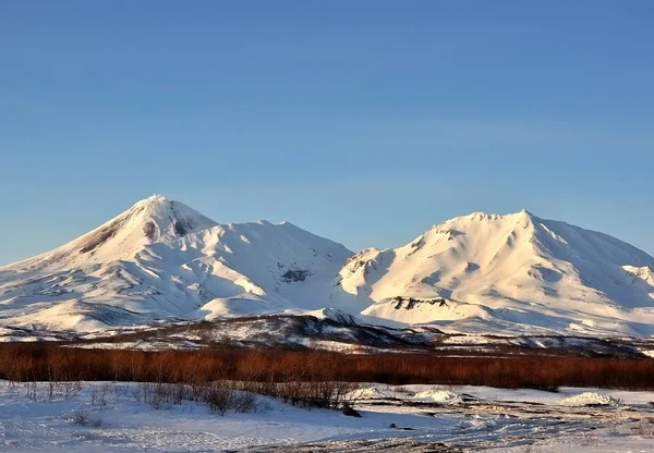 Wunderschöne Winter-Vulkanlandschaft — Stockfoto