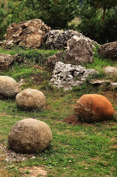Große Steinkugeln große runde Steine — Stockfoto