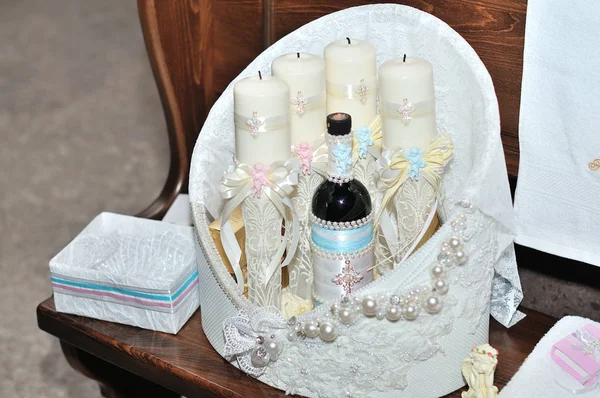 Kaarsen tijdens orthodoxe doop doopsel. — Stockfoto