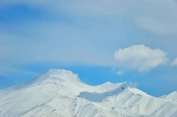 Russia, Klyuchevskaya Group of Volcanoes. — Stock Photo, Image