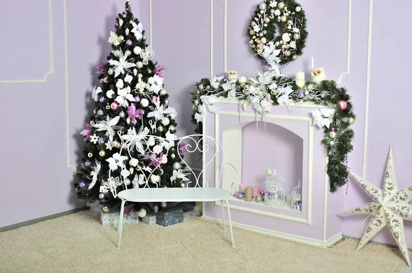 Рождественские украшения комнаты, интерьер фотостудии — стоковое фото