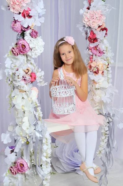 Bonito alegre menina retrato — Fotografia de Stock