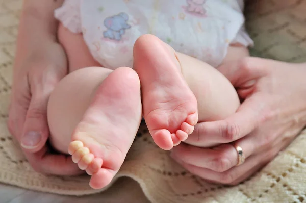 Mała stopa noworodka — Zdjęcie stockowe