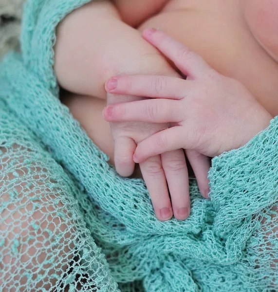 Primer plano de la mano del bebé —  Fotos de Stock