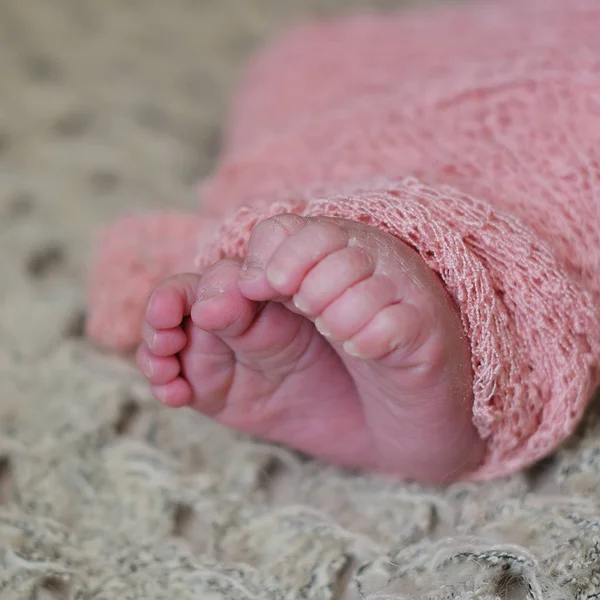 Pequeños pies pequeños —  Fotos de Stock