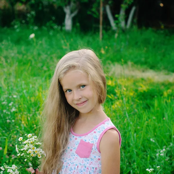Retrato de una bonita niña de 8 años — Foto de Stock