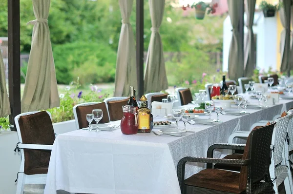 Interno di un moderno ristorante urbano — Foto Stock