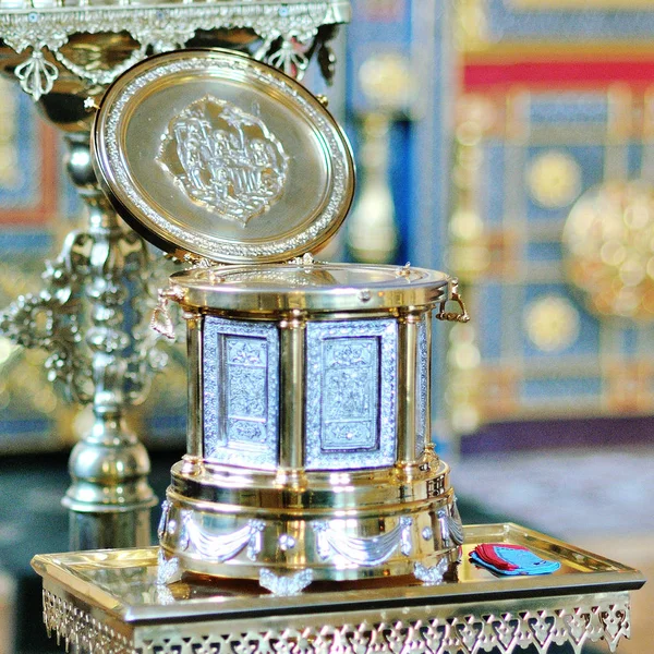 Hermoso interior de la pequeña iglesia rural — Foto de Stock