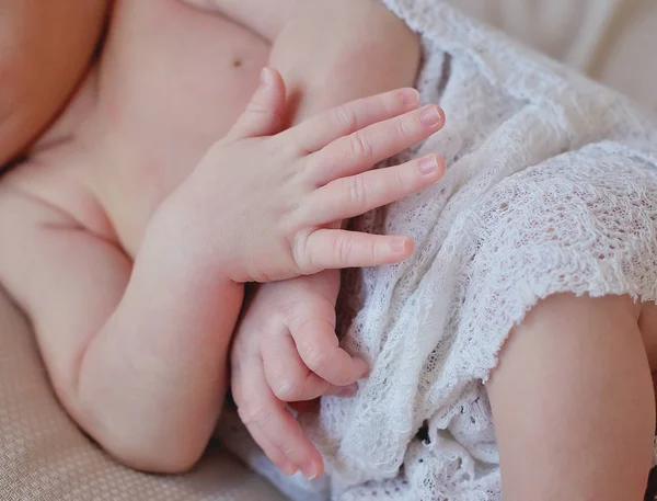 Mão o bebê adormecido — Fotografia de Stock