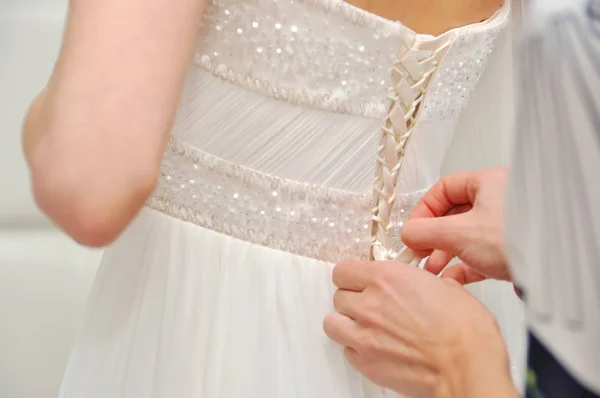 Matrimonio. Sposa in bel vestito — Foto Stock