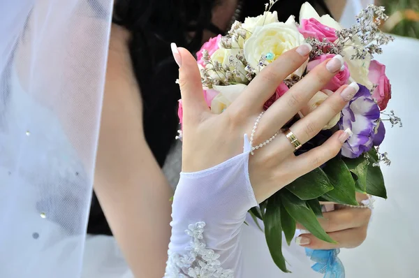 Mariage. Mariée dans une belle robe — Photo