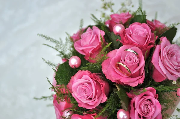 Bouquet da sposa con rose — Foto Stock