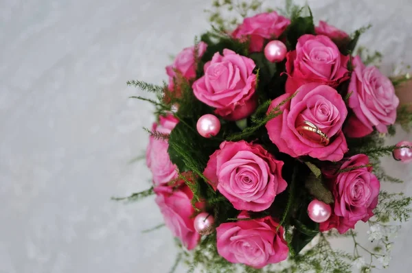 Bouquet da sposa su sfondo elegante — Foto Stock