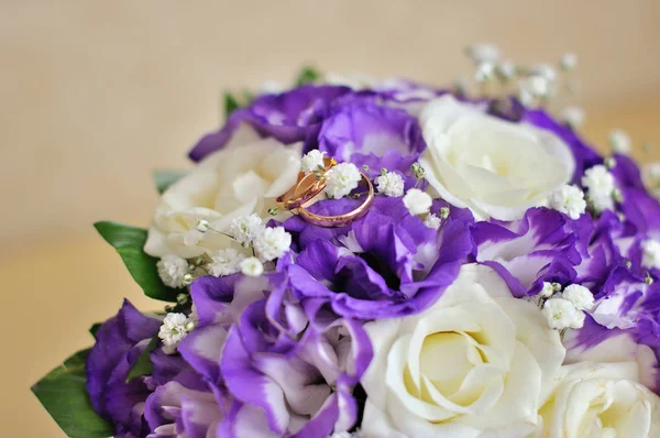 典雅背景婚礼花束 — 图库照片