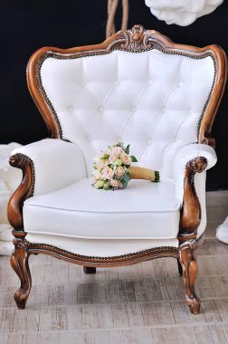 Gelin buketi ve alyanslar.