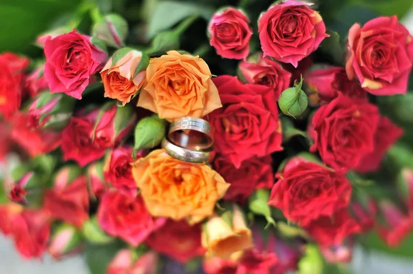 Bukiet ślubny, kwiaty, róże, — Zdjęcie stockowe