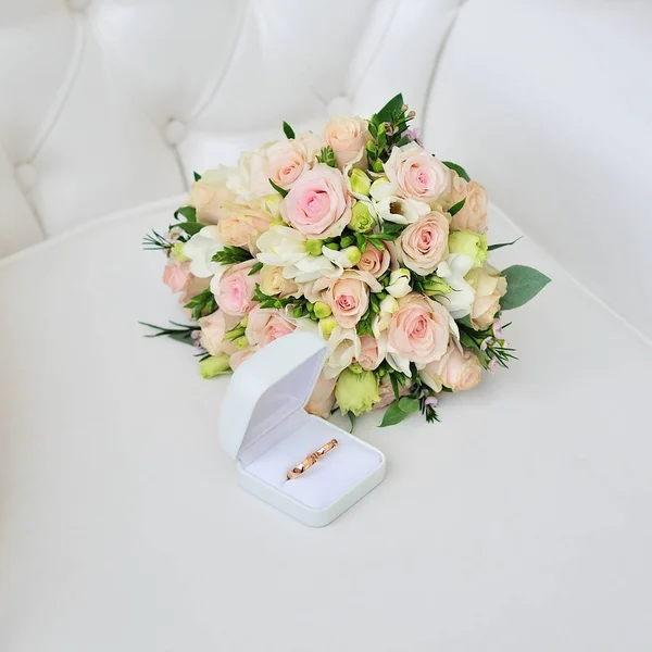 Gros plan sur le bouquet de mariage — Photo