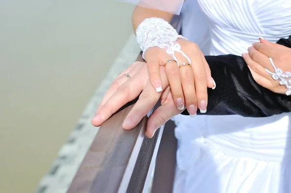 Close-up of groom's hand holding bride's — Stock Photo, Image