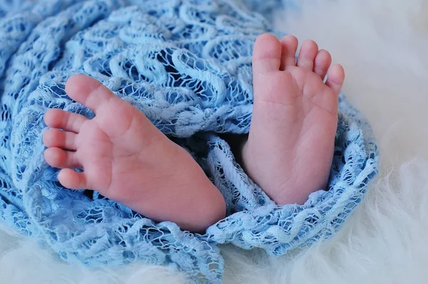 Winziger Fuß des neugeborenen Babys — Stockfoto